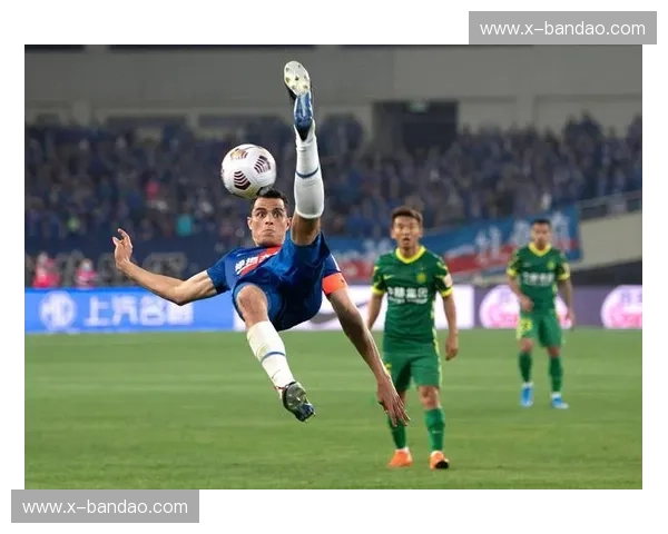 孤勇与荣耀的图腾：当蓝色的申花再度撞击绿色的国安，谁才是中国足球的灵魂？